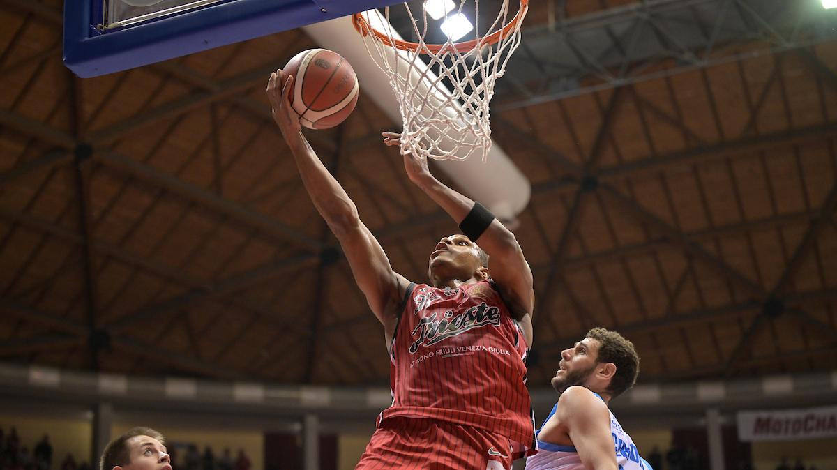 Trieste si sveglia nell'ultimo quarto e supera la Dinamo Sassari