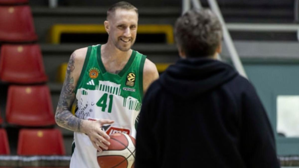 «Vediamo se mi ricordo come si fa»: Achille Polonara si allena a Avellino