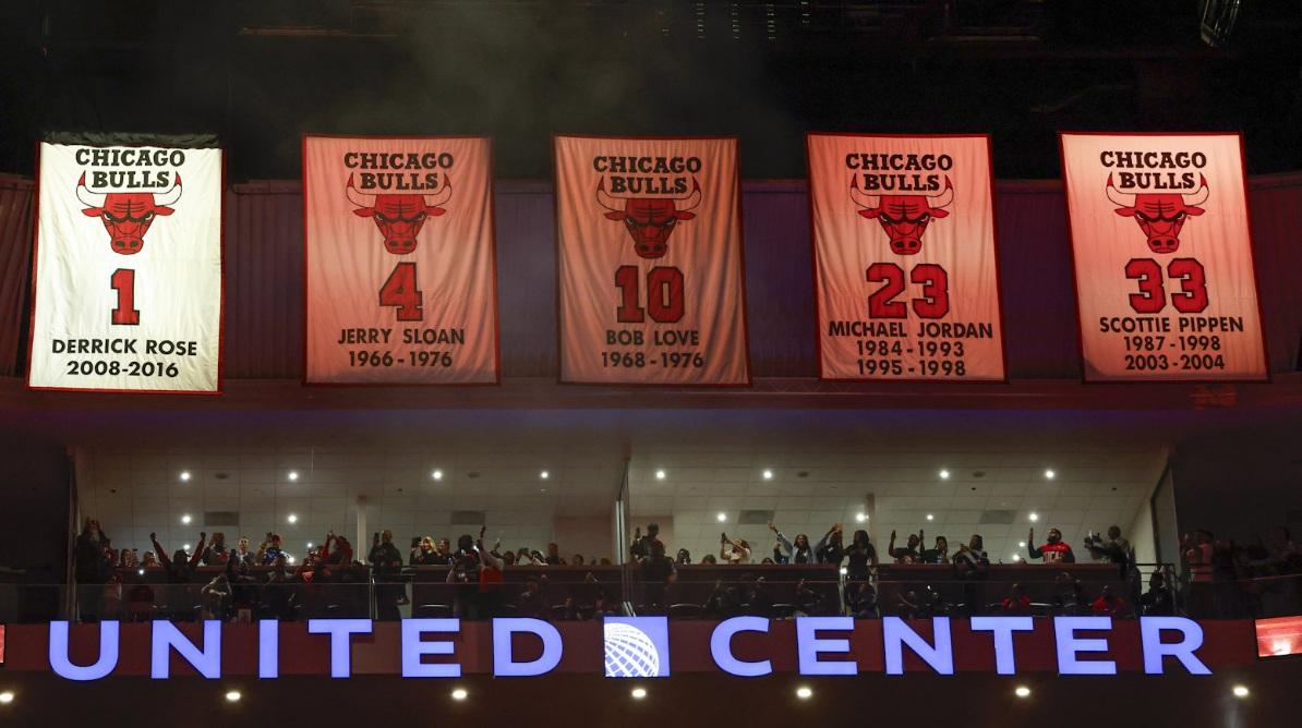 Bulls, Derrick Rose quinto giocatore con la maglia sul soffitto all'United Center