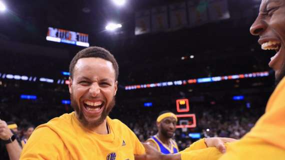 NBA - Steph Curry sorpassa se stesso e Kobe Bryant nelle triple-playoffs