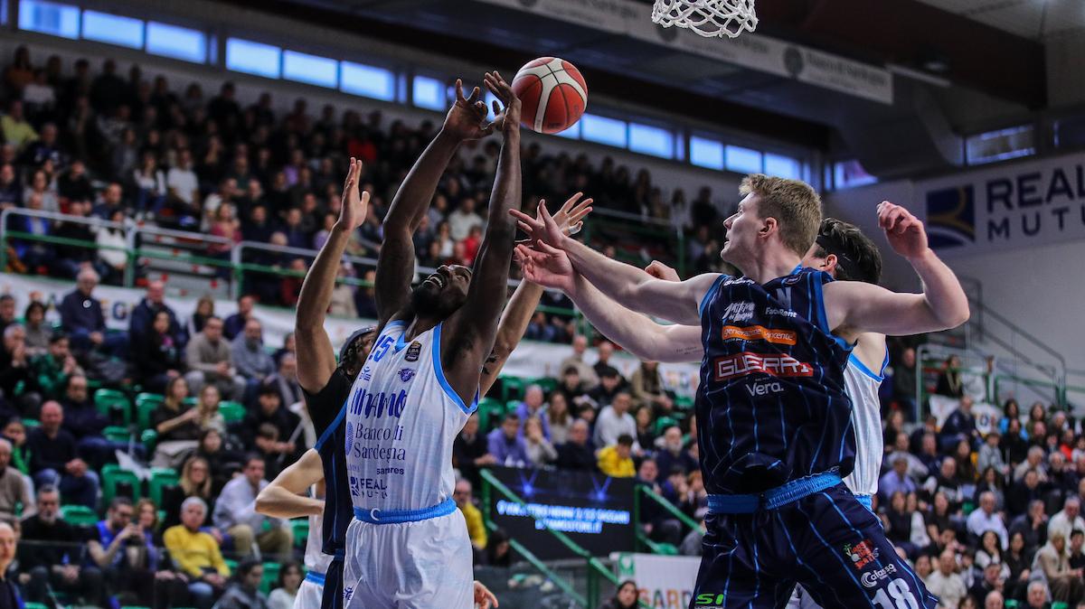 Guerri Napoli si impone nel campo della Dinamo Sassari: gli highlights