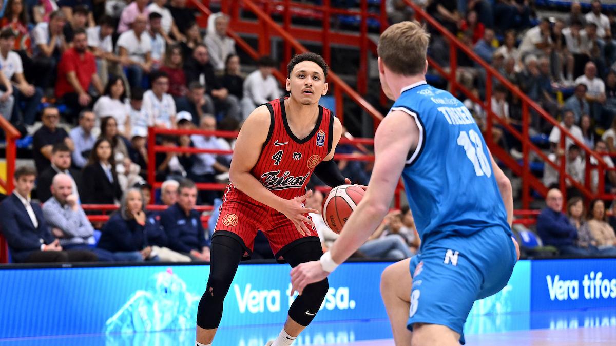 LIVE | Colbey Ross show a Napoli: Trieste torna alla vittoria in volata