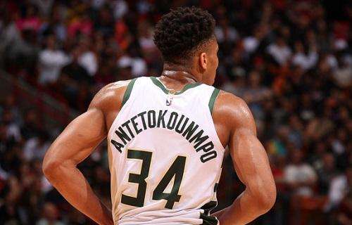 NBA - Giannis Antetokounmpo dei Bucks sta giocando in Gara 4 contro gli Heat