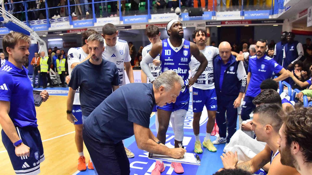 Brindisi, Bucchi: «Venire a vincere a Roseto non era per nulla scontato»