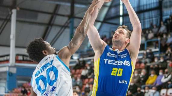 A2 - Con un finale thrilling la Tezenis Verona vince anche a Ferrara