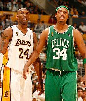 da sin. Kobe Bryant e Paul Pierce