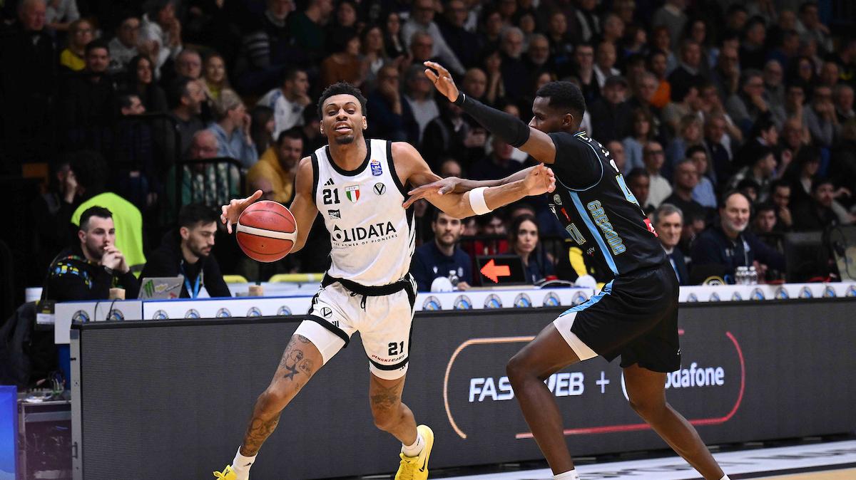 Vanoli Cremona vs Virtus Bologna: diretta intervallo 33-46