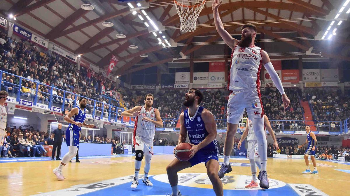 È big match in A2: Pesaro vs Brindisi si giocano tanto alla Vitrifrigo Arena, diretta