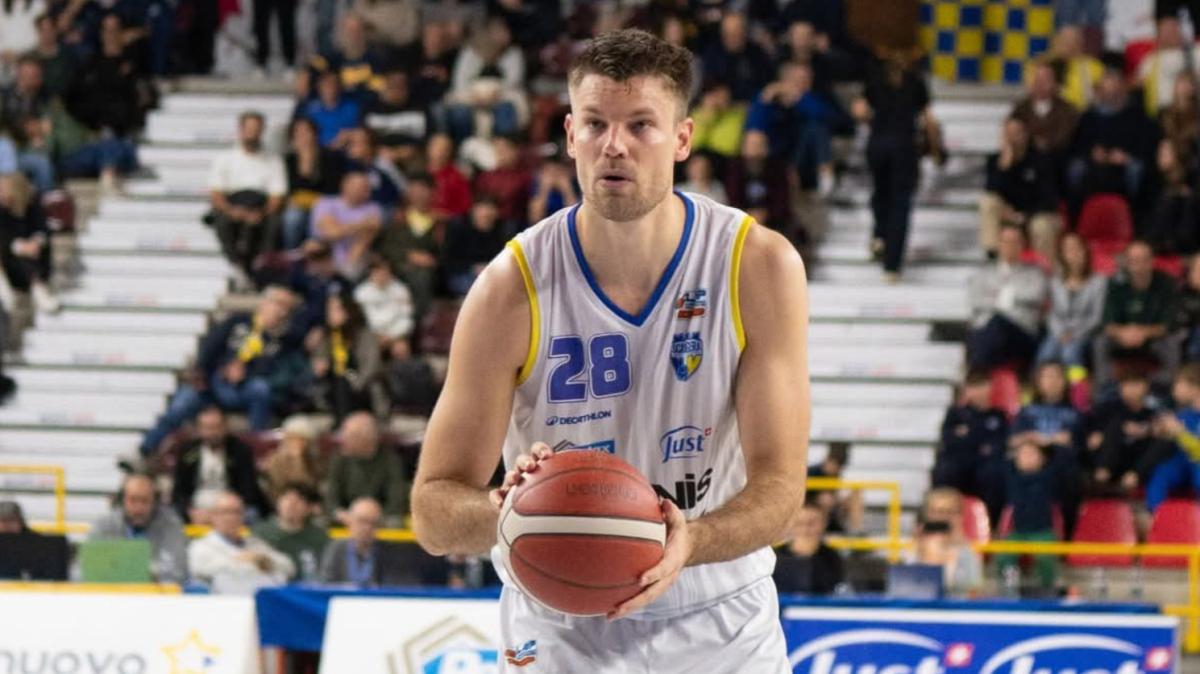 La VL Pesaro si rinforza sotto canestro con Andrew Smith