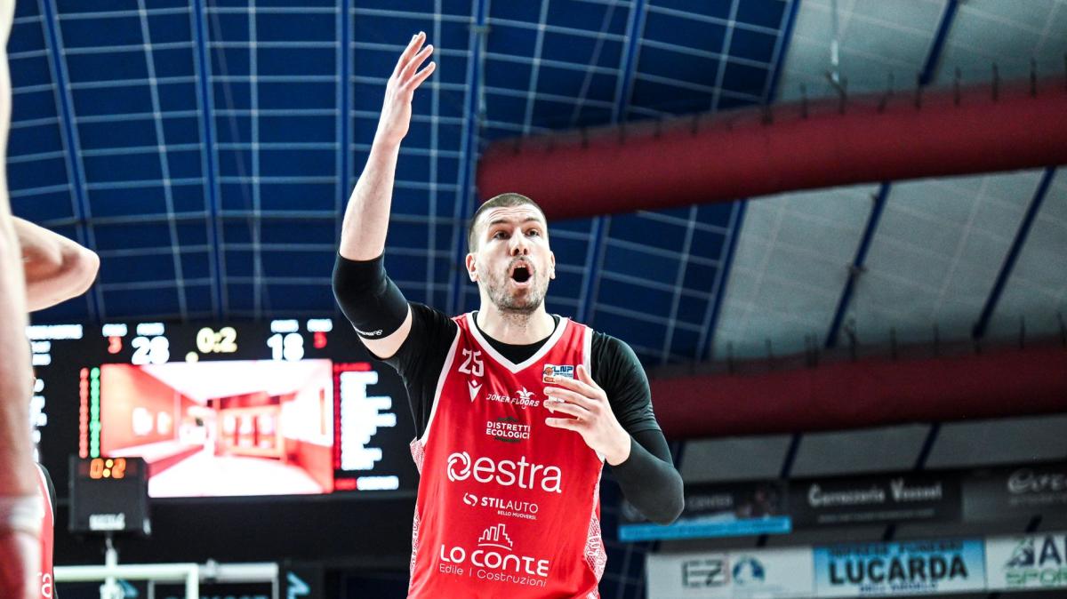 Estra Pistoia battaglia al Taliercio, ma Stewart e Knight lanciano Mestre