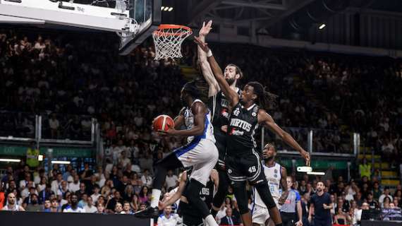 Virtus Bologna, Akele all'intervallo: «Dobbiamo restare concentrati»