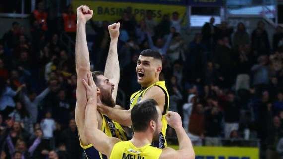 Incredibile Papagiannis: segna da oltre metà campo e forza l'overtime, il Fener vince