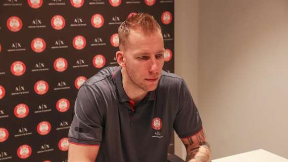 LBA - Olimpia Milano, Wojciechowski e l'applauso dei compagni dopo la Reggiana