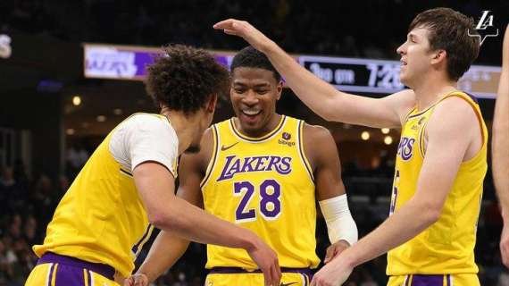 NBA - I Lakers avanzano a Memphis con la tripla doppia di LeBron James