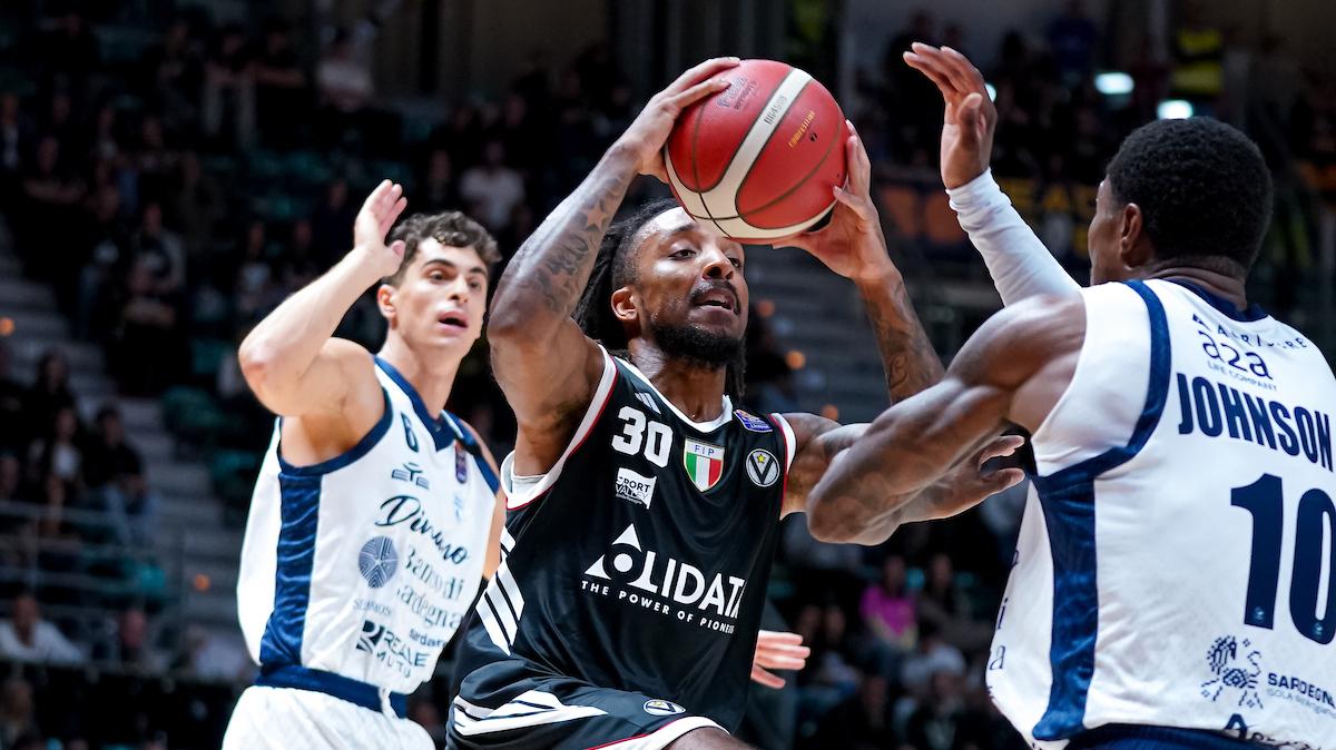 LIVE | La Virtus Bologna domina sulla Dinamo Sassari al PalaDozza