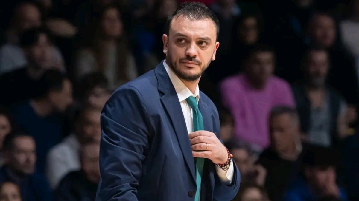 Nicola Brienza esonerato a Cantù: arriva De Raffaele