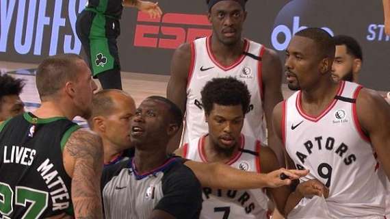 NBA - Brutto fallo di frustrazione di Ibaka su Theis