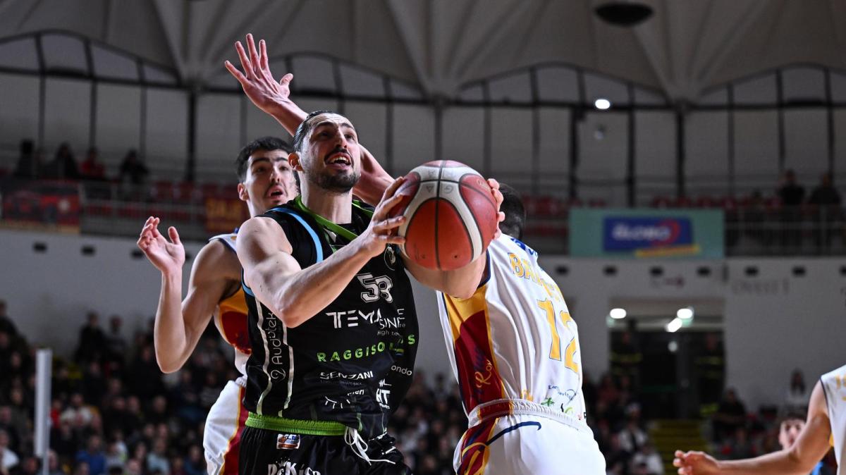 Al PalaTiziano impresa della Tema Sinergie Faenza sulla Virtus Roma GVM 1960