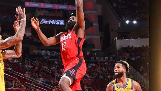 NBA - Rockets, James Harden si diverte con i giovani Warriors