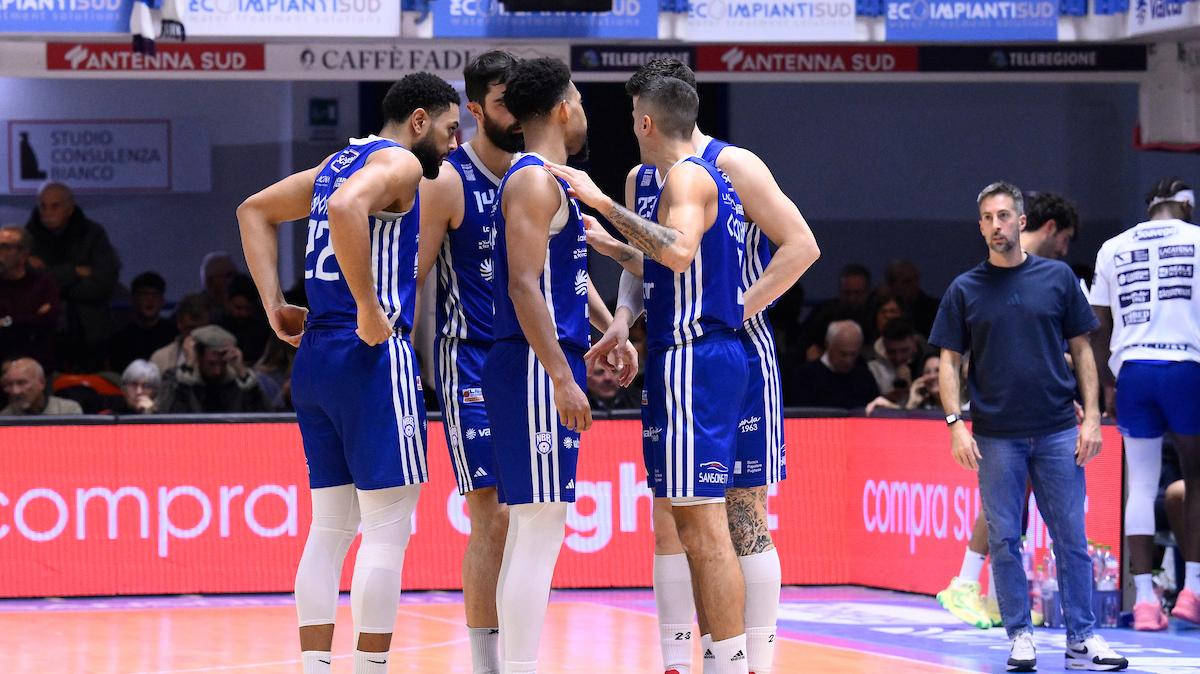 A2 - Brindisi batte Pesaro e la raggiunge in vetta alla classifica