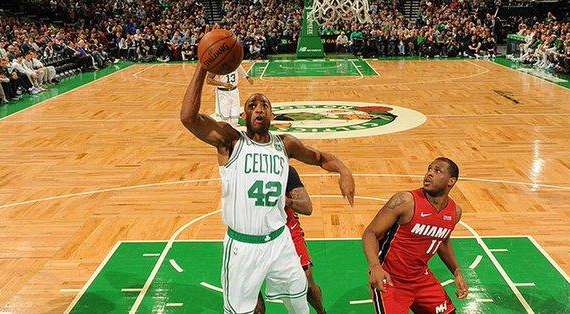 NBA - Wade fa paura, ma i Celtics stringono i denti