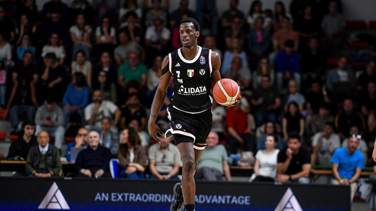 Virtus, Niang trascinatore contro Sassari: «Risultato che volevamo, ora il fattore campo»