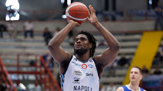 Napoli, John Egbunu salta la trasferta al Taliercio contro la Reyer