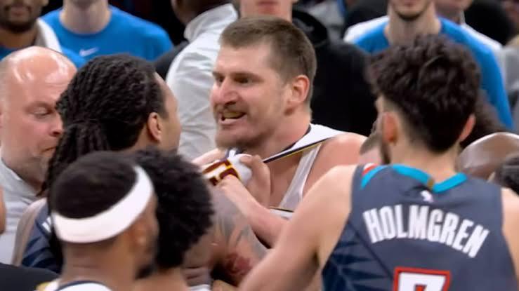 Thunder, Lu Dort si scusa con Nikola Jokic per lo sgambetto e il flagrant 1 