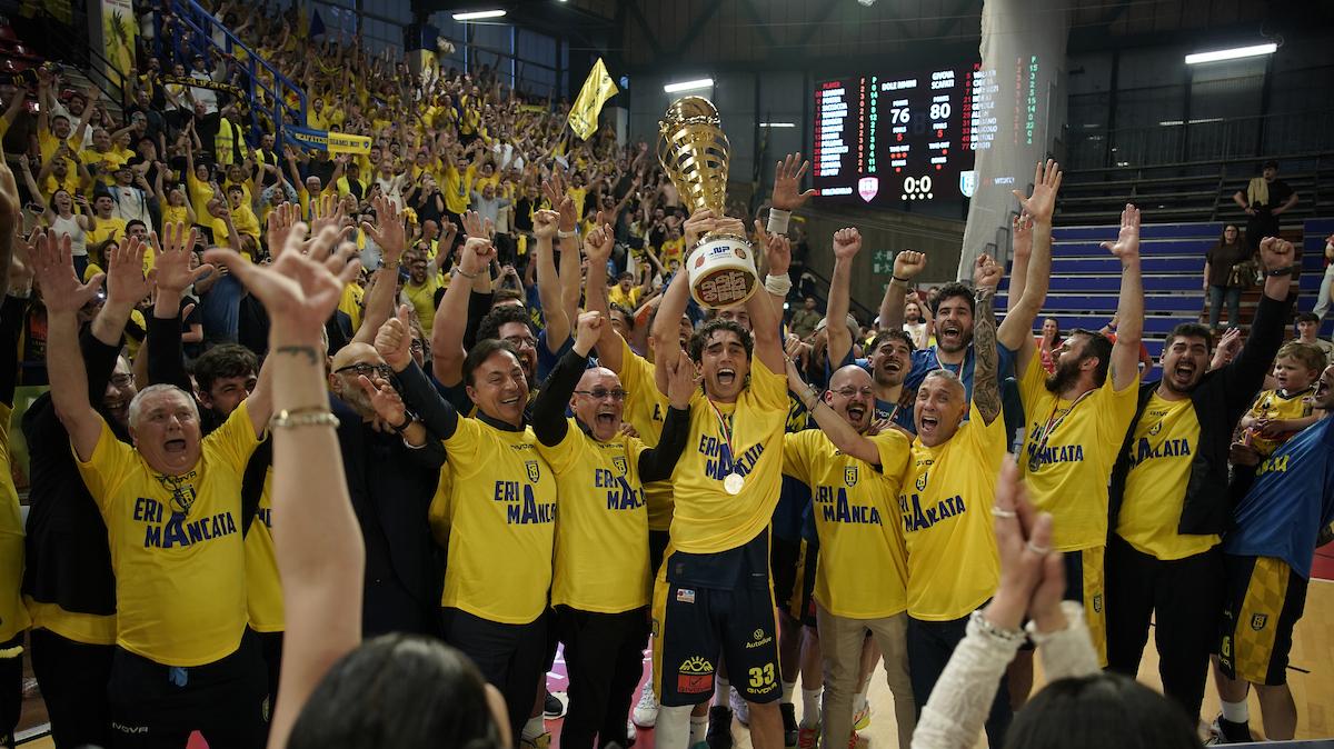 Scafati torna in Serie A! Vitucci: «Siamo sbucati all’ultima curva». Longobardi: «Ci abbiamo messo meno di un anno»