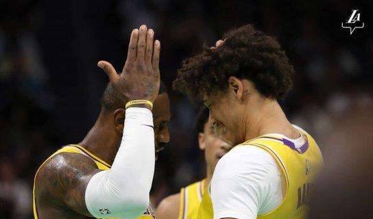 NBA - Con qualche patema nel finale i Lakers vincono anche a Charlotte
