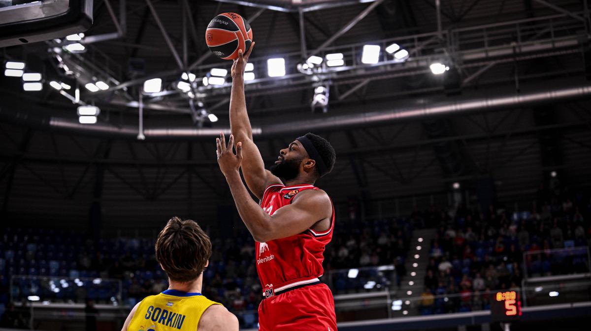 Intervallo: Olimpia avanti 53-42 sul Maccabi, pagelle e tabellini al 20'