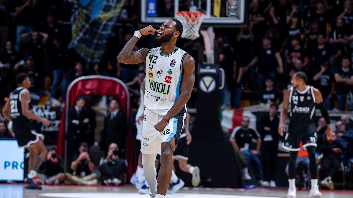 Pagelle: Virtus Bologna ko con Cremona, si salvano in pochi. Durham la chiude nel finale