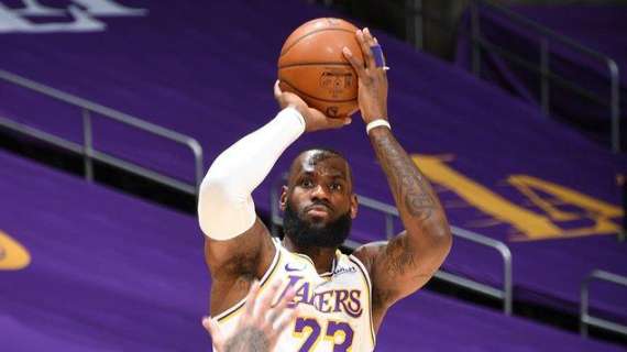 NBA - I Lakers maltrattano i Warriors senza sforzo apparente