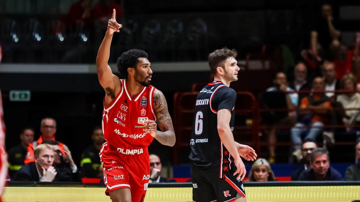 Milano respinge l'assalto: le triple di Brooks e il carattere di Shields blindano la vittoria contro Reggio Emilia (2-0)