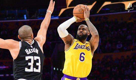 NBA - LeBron James impazza, ma i Clippers schiacciano i Lakers