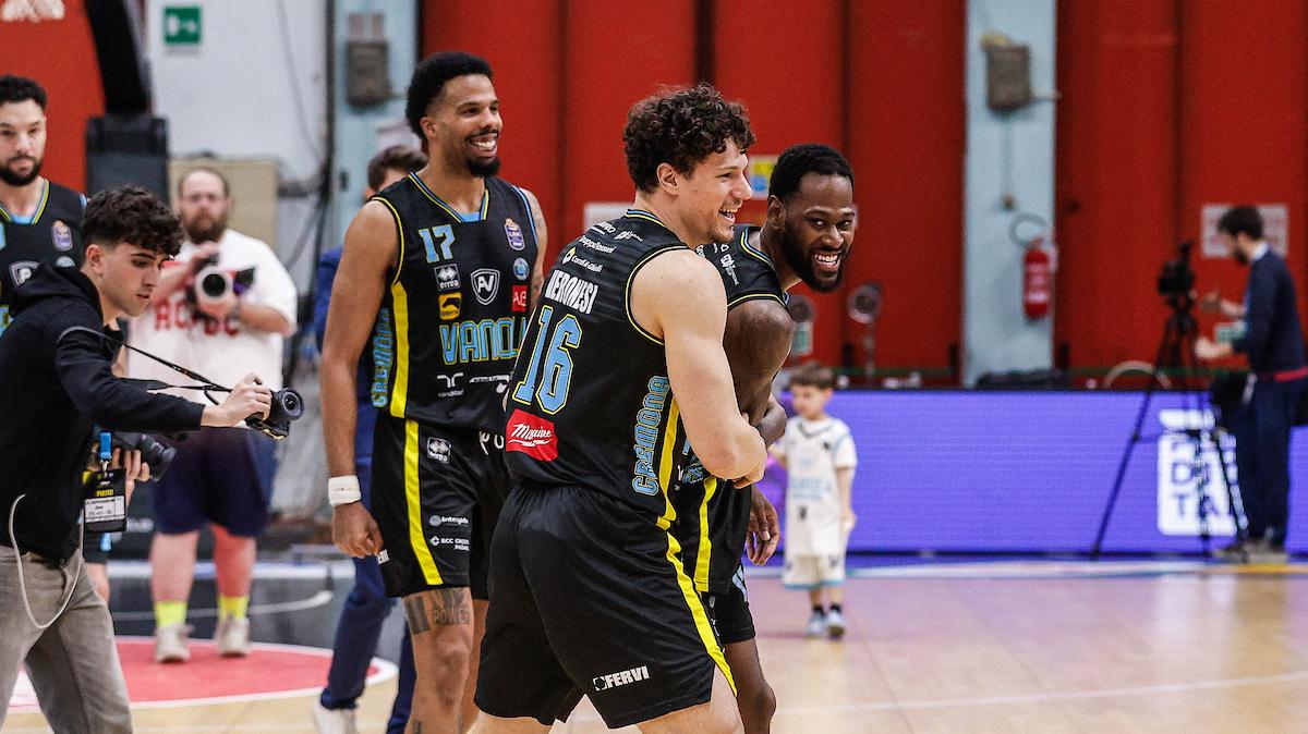 Cremona-Napoli 88-81, le pagelle: Durham inarrestabile, la Guerri va nuovamente giù