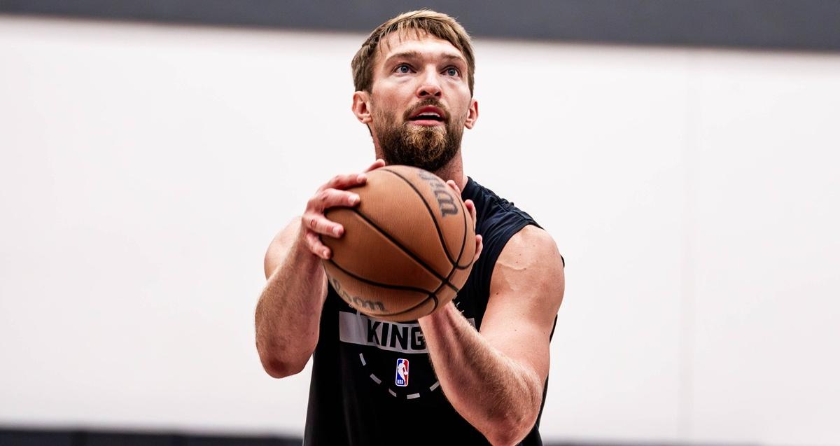 Sabonis si ferma: infortunio al bicipite femorale per il centro dei Kings