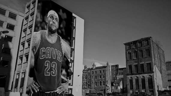 NBA - LeBron schiaccia i Knicks, tripla doppia del Re