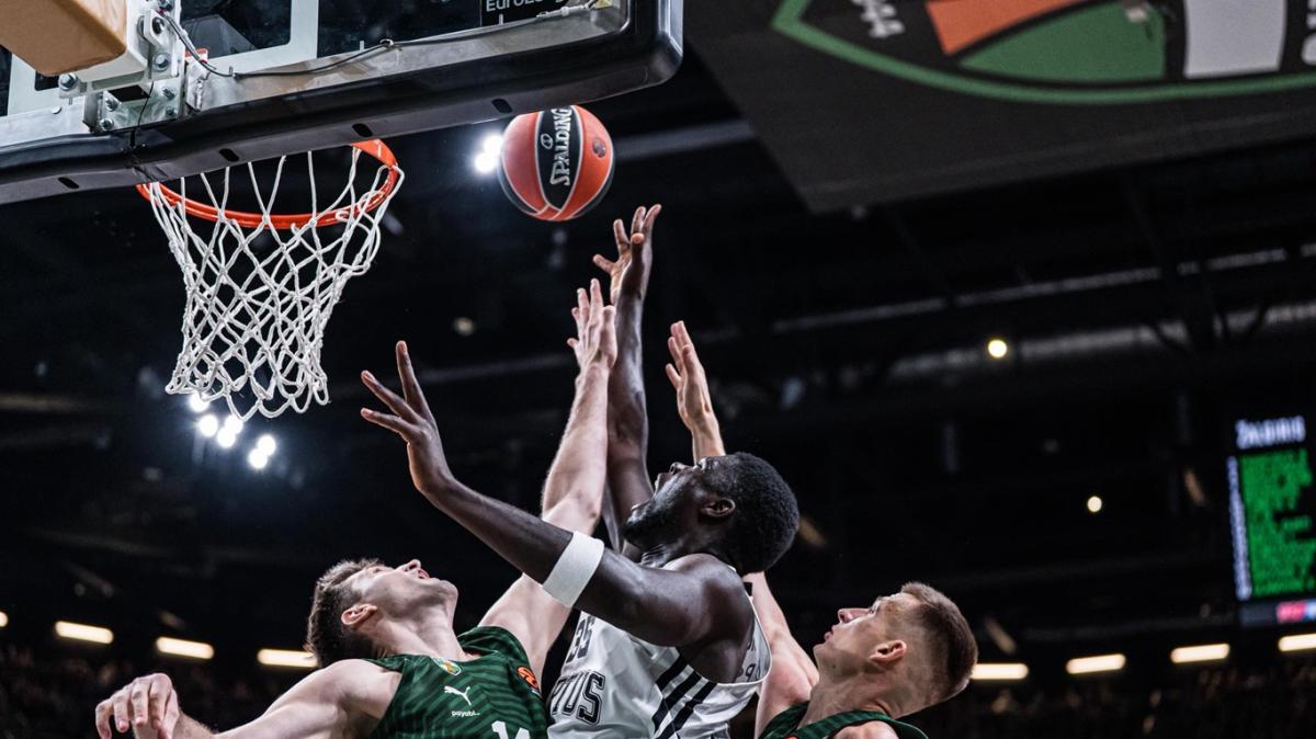 Virtus Bologna a -9 a Kaunas: tabellini e pagelle all'intervallo