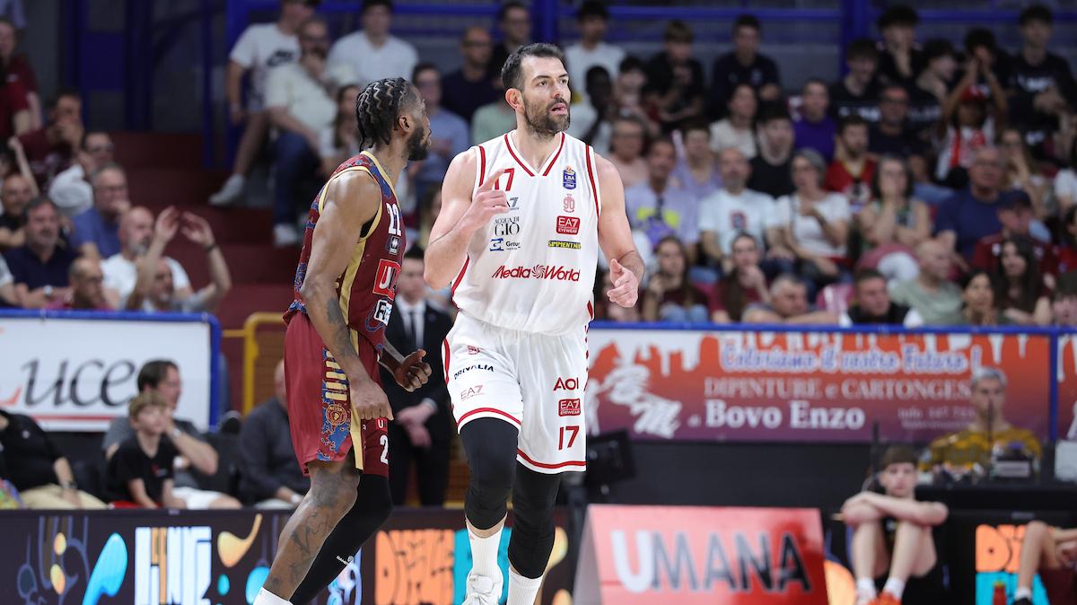 L'Olimpia Milano resiste alla rimonta di Venezia e consolida il terzo posto