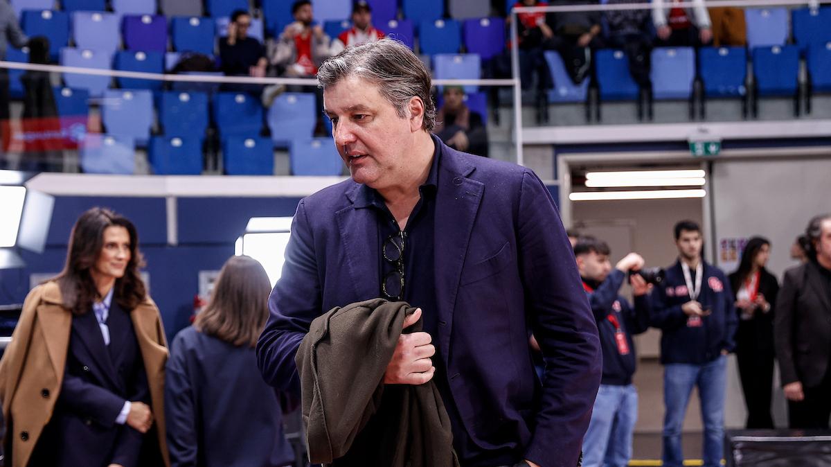 Il Panathinaikos protesta per gli arbitri e "licenzia" il banner di Bodiroga