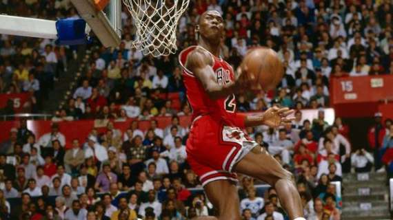 Michael Jordan and Cliff Robinson Highlight the Top 10 Plays of the Week - April 22, 1995