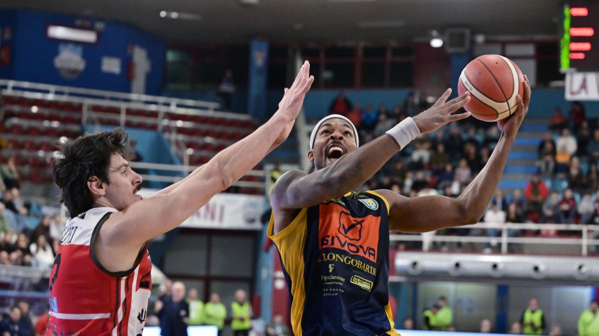 Scafati sali e scendi: va +30, si fa recuperare ma vince a Rieti