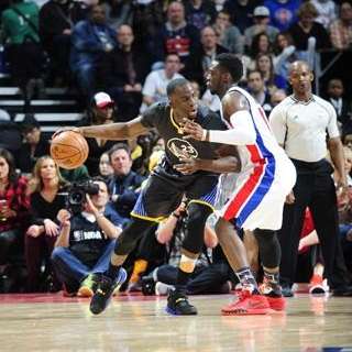 Curry punge come al solito, ma i Pistons superano i Warriors