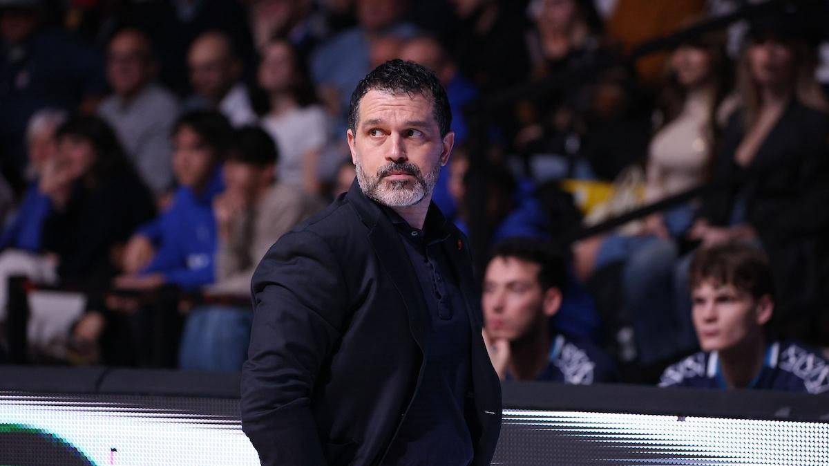 Napoli Basket, il futuro di Magro si decide con Varese. PalaBarbuto semi deserto?