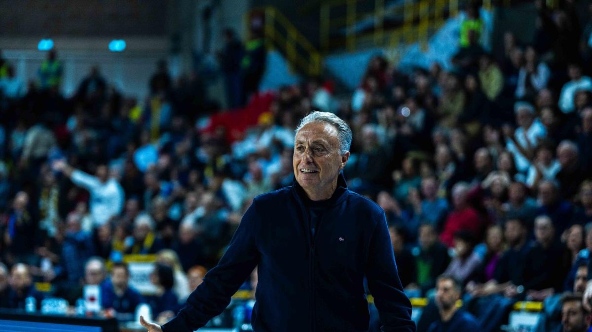 Brindisi, Bucchi: «Siamo dentro con la testa nella serie, questo è importante»