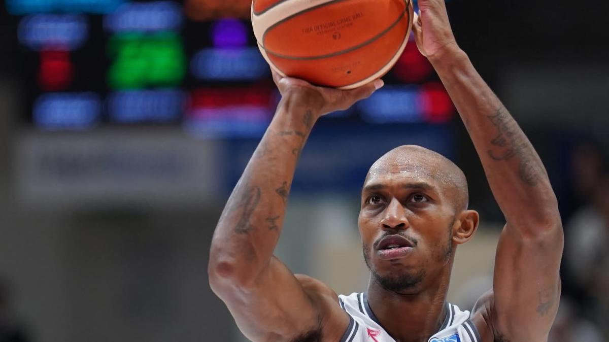 Reggio Emilia, risolto il contratto di Jamar Smith: il veterano resta per gli allenamenti