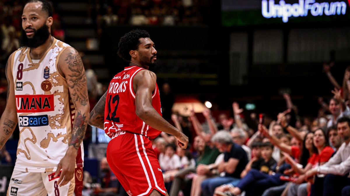 L'Olimpia detta il ritmo, Venezia non risponde: è 2-0