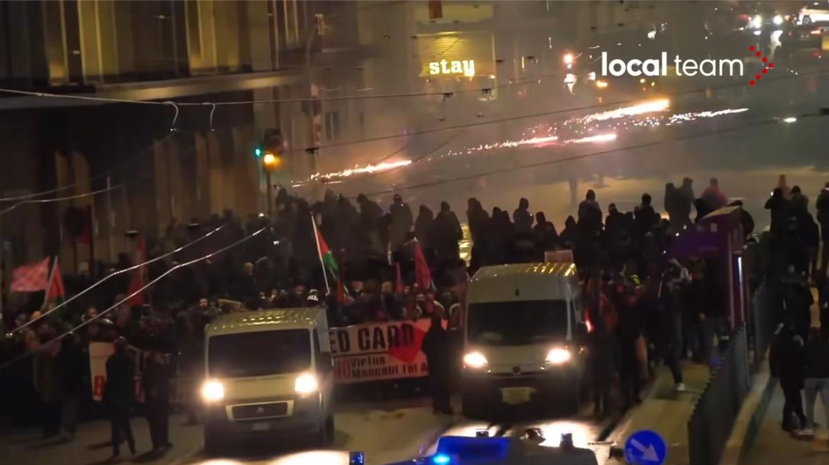 Scontri a Bologna per Virtus-Maccabi, 8 gli agenti feriti e 15 le persone identificate