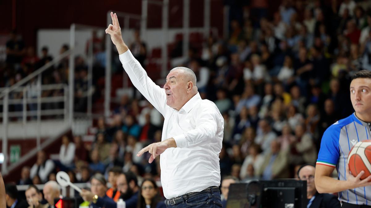 Trapani, Repesa: "Dalla panchina le energie per portare a casa il match"